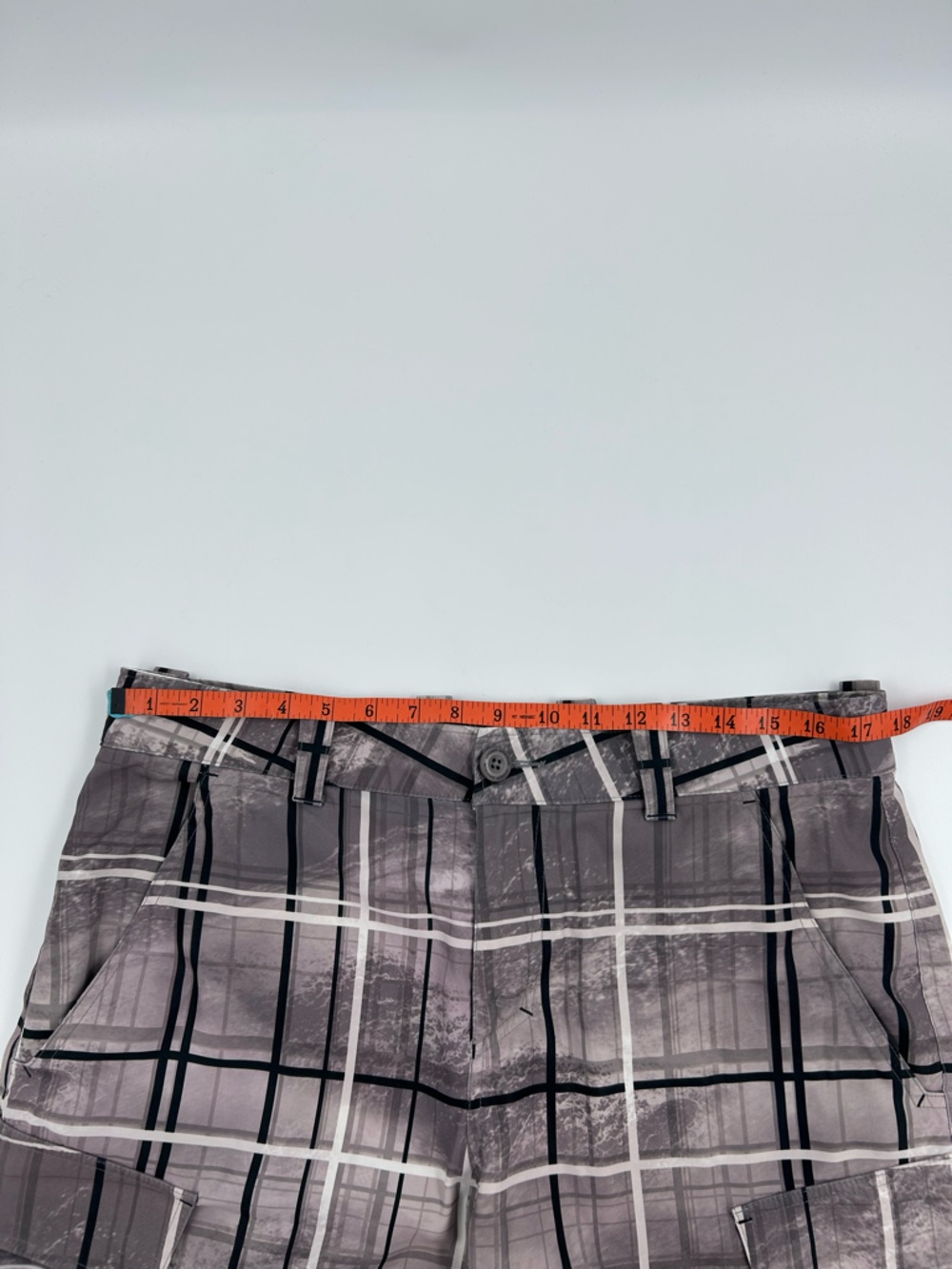 Under Armour Grey Plaid Performance Board Shorts 34W - Picture 4 of 7